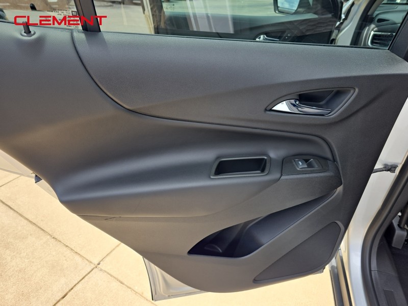 Chevrolet Equinox Vehicle Image 24