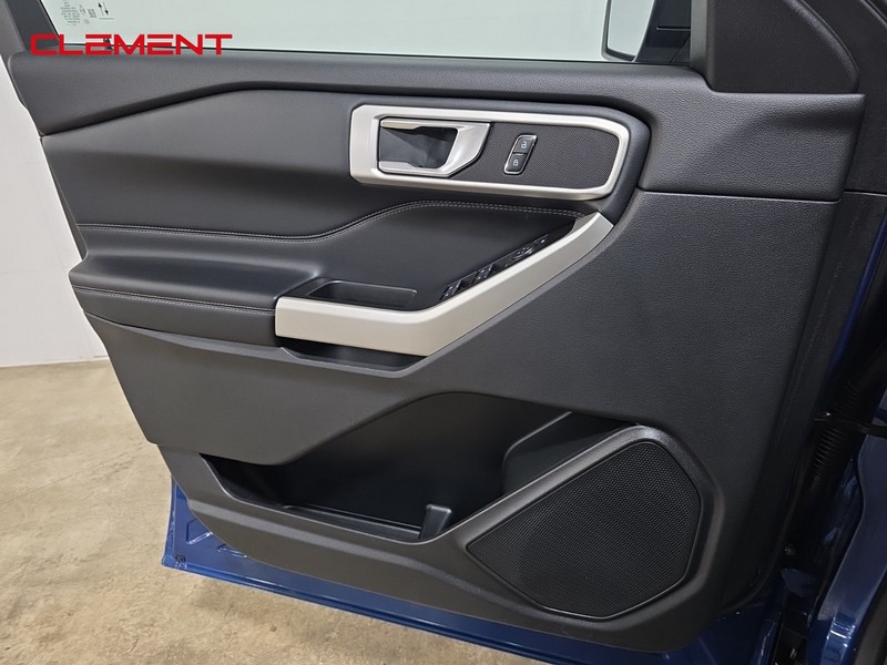 Ford Explorer Vehicle Image 22