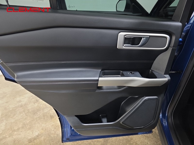Ford Explorer Vehicle Image 25