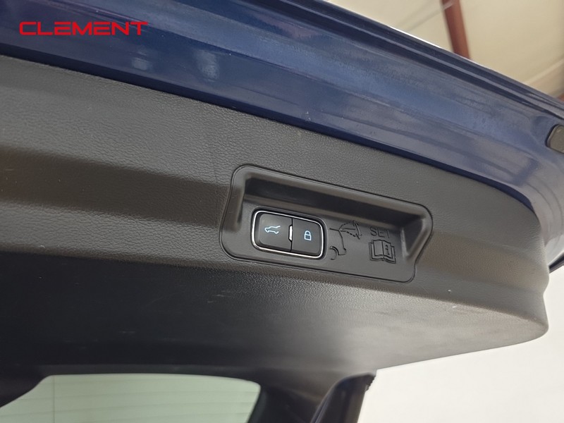 Ford Explorer Vehicle Image 32