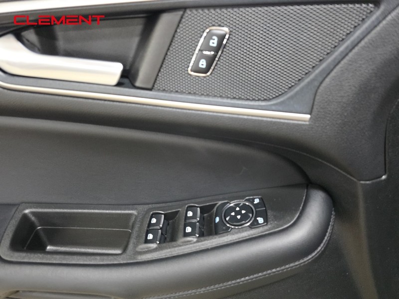 Ford Edge Vehicle Image 24