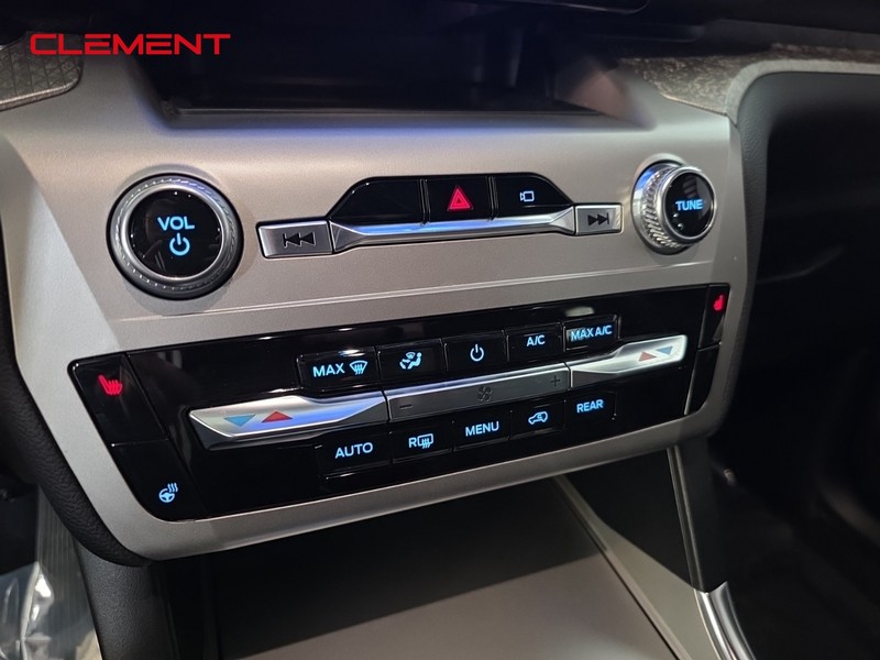 Ford Explorer Vehicle Image 20