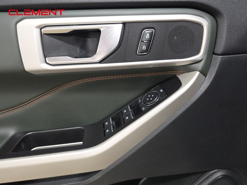 Ford Explorer Vehicle Image 24
