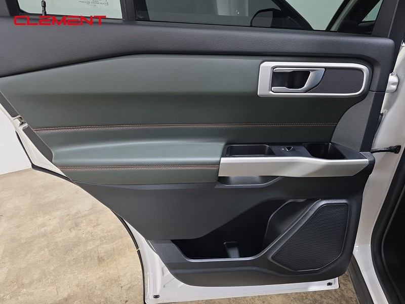 Ford Explorer Vehicle Image 28