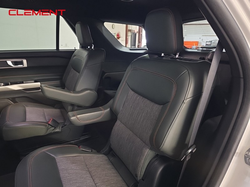 Ford Explorer Vehicle Image 30