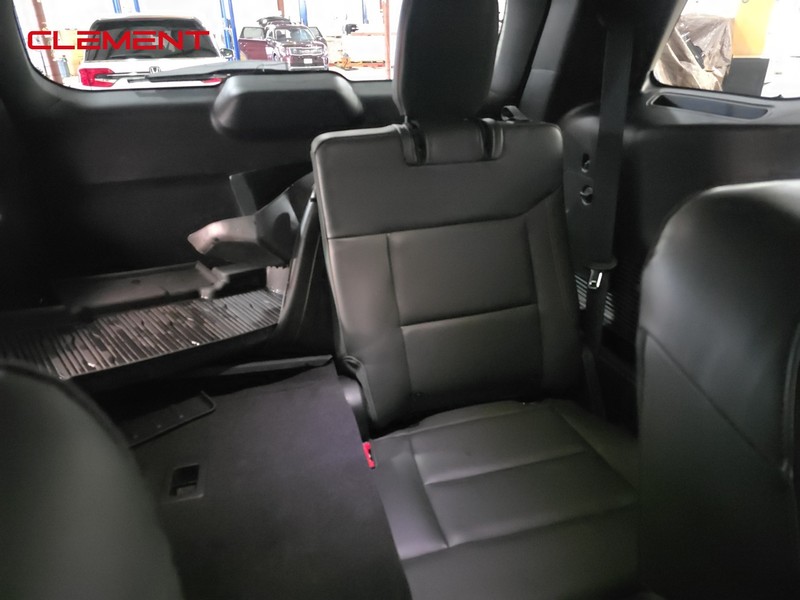 Ford Explorer Vehicle Image 32