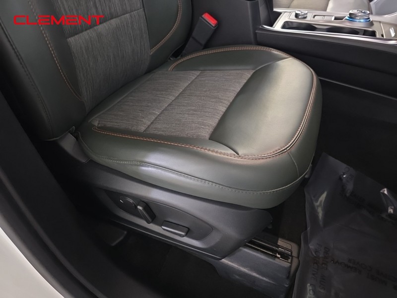 Ford Explorer Vehicle Image 34