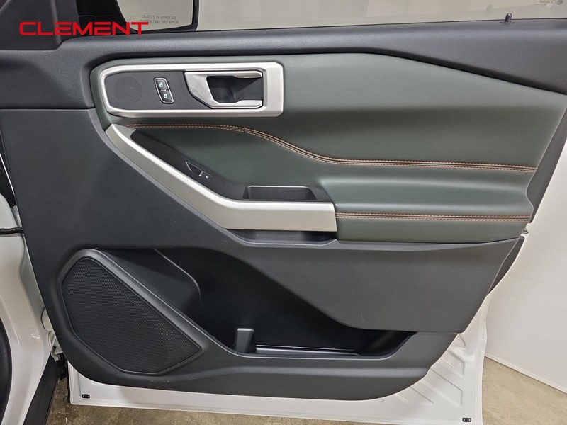 Ford Explorer Vehicle Image 35