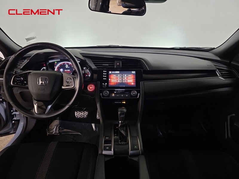 Honda Civic Hatchback Vehicle Image 09