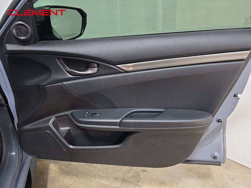 Honda Civic Hatchback Vehicle Image 31