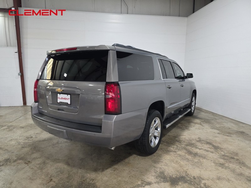 Chevrolet Suburban Vehicle Image 06