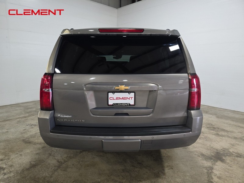 Chevrolet Suburban Vehicle Image 07