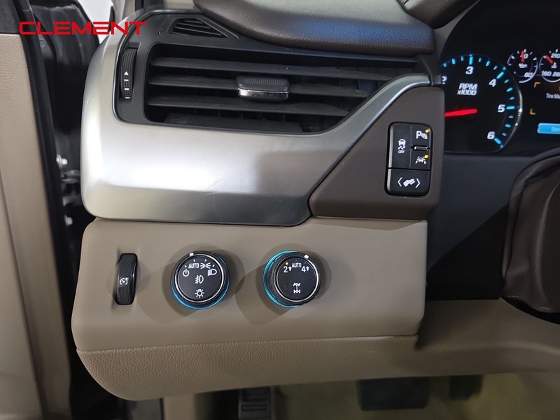 Chevrolet Suburban Vehicle Image 10