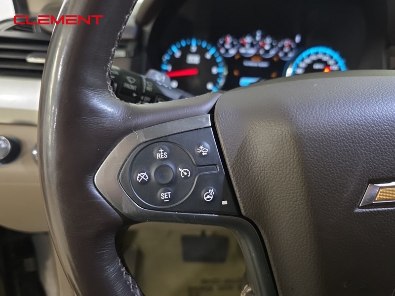 Chevrolet Suburban Vehicle Image 11