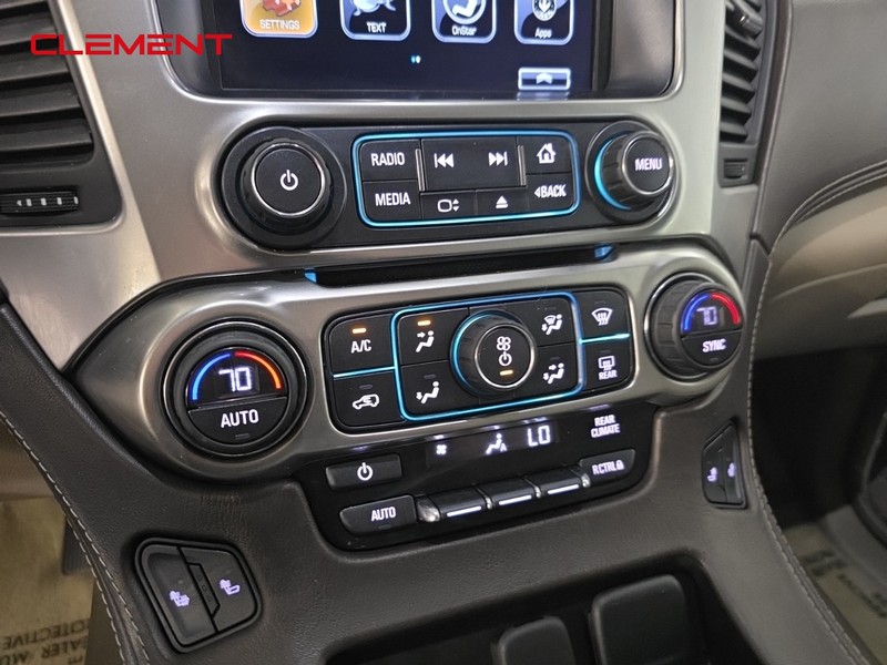 Chevrolet Suburban Vehicle Image 16