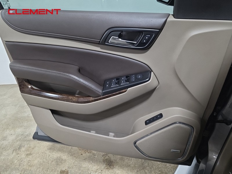 Chevrolet Suburban Vehicle Image 21