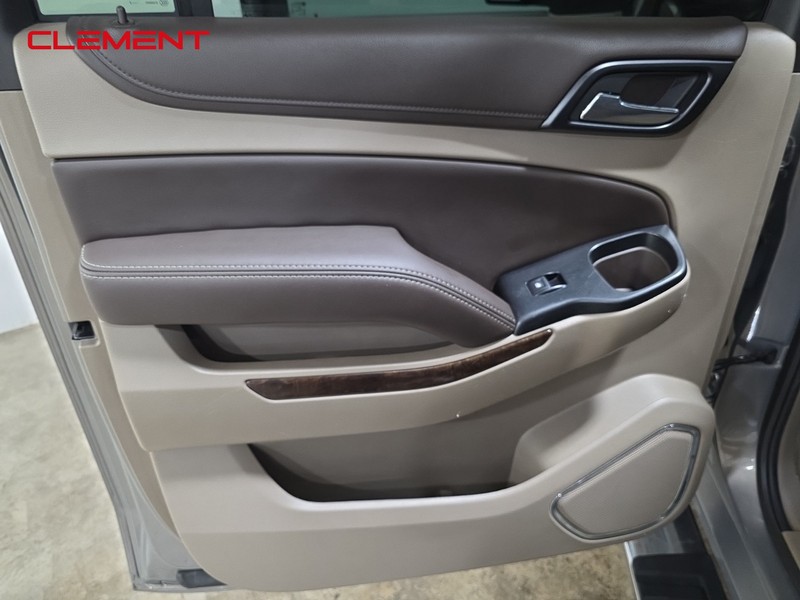 Chevrolet Suburban Vehicle Image 24