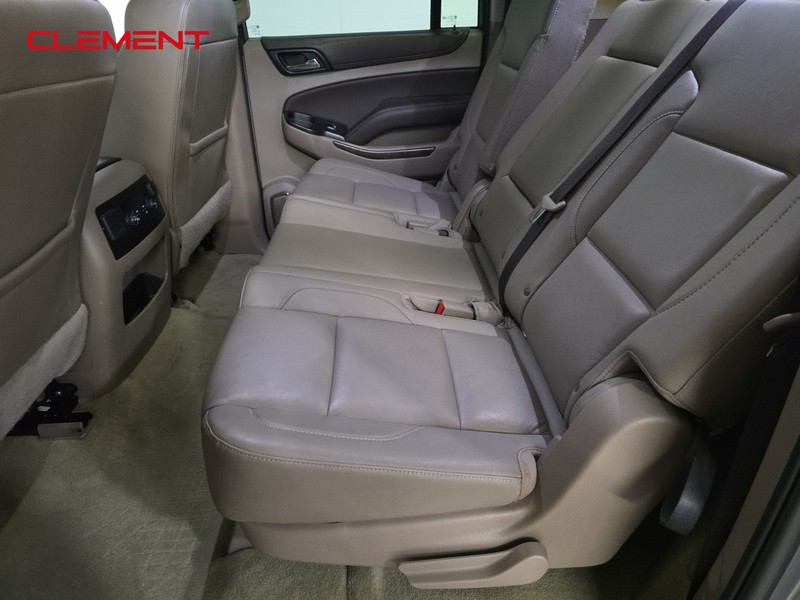 Chevrolet Suburban Vehicle Image 25