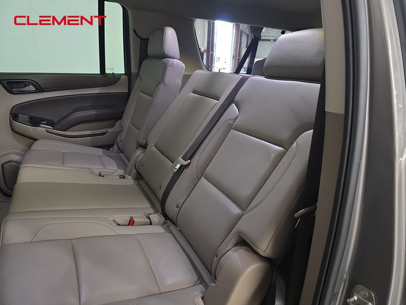 Chevrolet Suburban Vehicle Image 26
