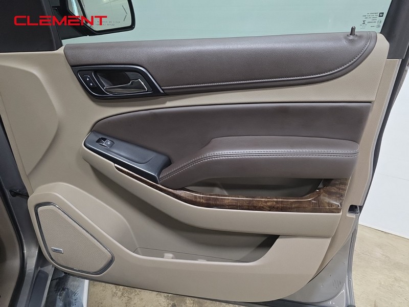 Chevrolet Suburban Vehicle Image 33