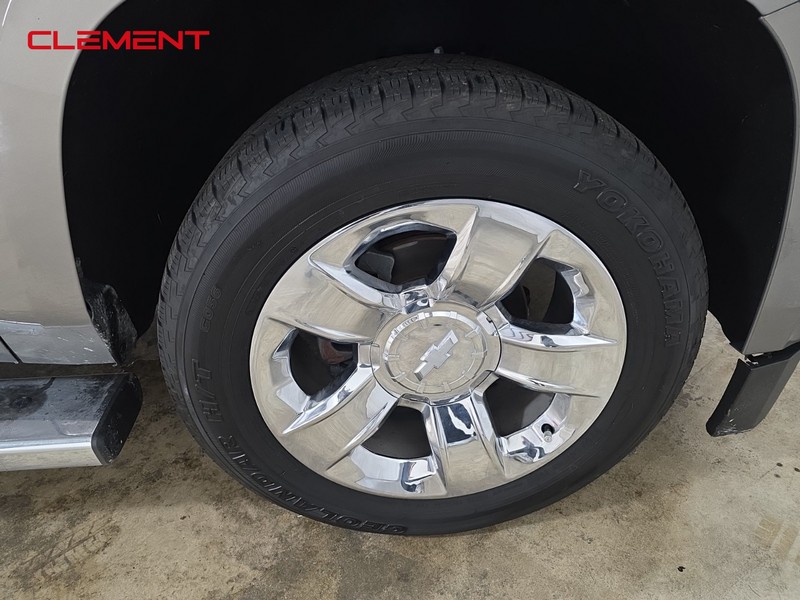 Chevrolet Suburban Vehicle Image 34