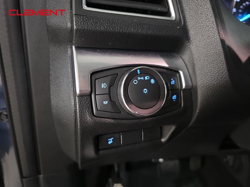 Ford Explorer Vehicle Image 12