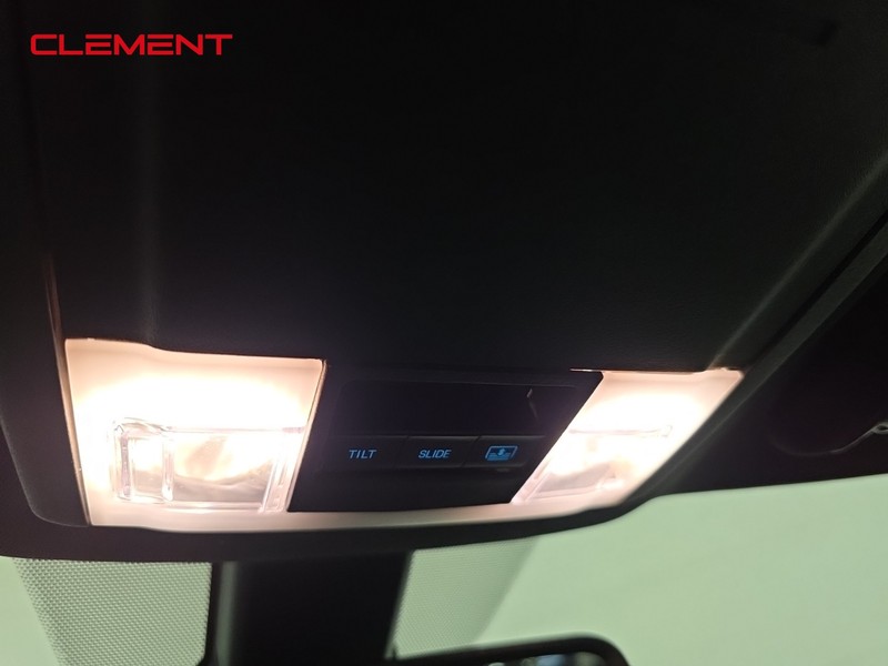 Ford Explorer Vehicle Image 25