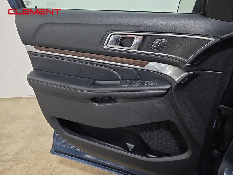 Ford Explorer Vehicle Image 27