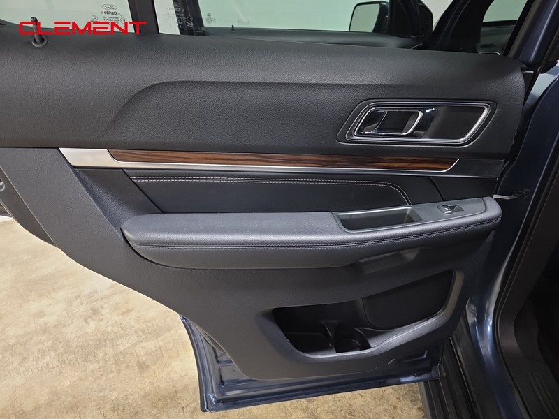 Ford Explorer Vehicle Image 30