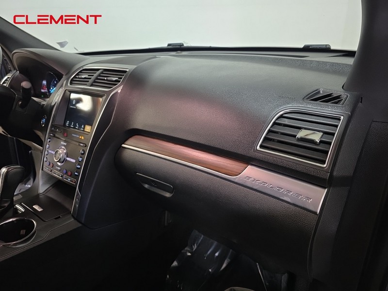 Ford Explorer Vehicle Image 36