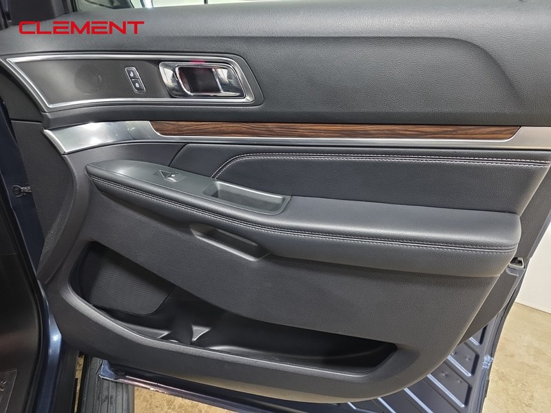 Ford Explorer Vehicle Image 37