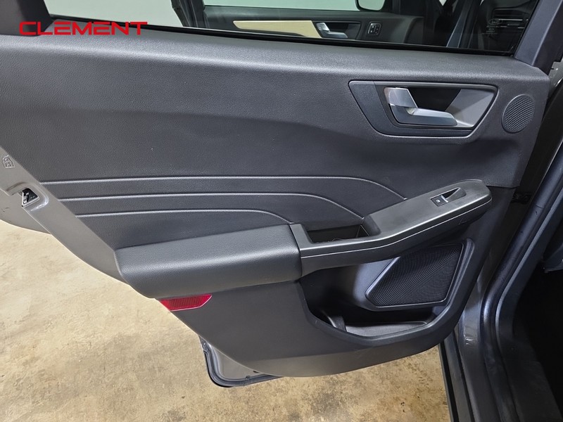Ford Escape Vehicle Image 32
