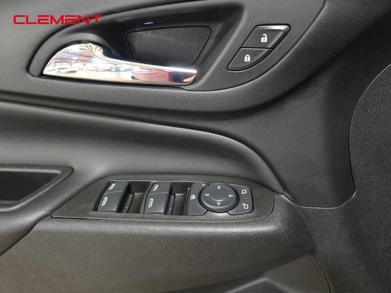 Chevrolet Equinox Vehicle Image 21