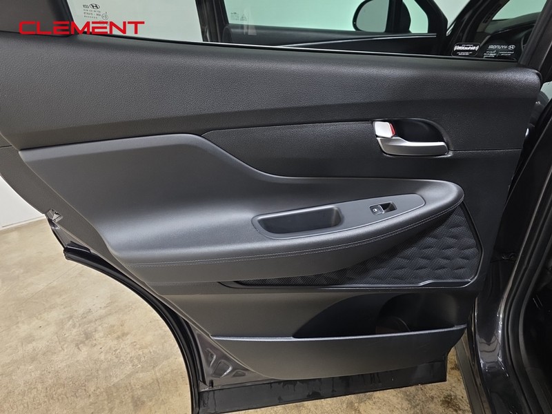 Hyundai Santa Fe Vehicle Image 23
