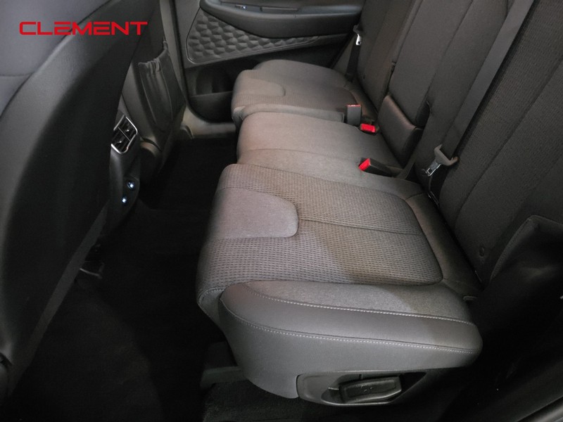 Hyundai Santa Fe Vehicle Image 24