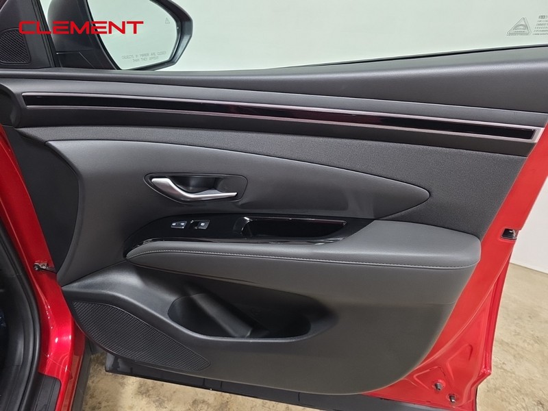 Hyundai Tucson Vehicle Image 32