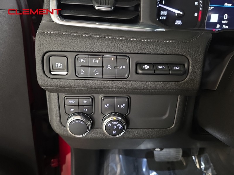 GMC Yukon Vehicle Image 11