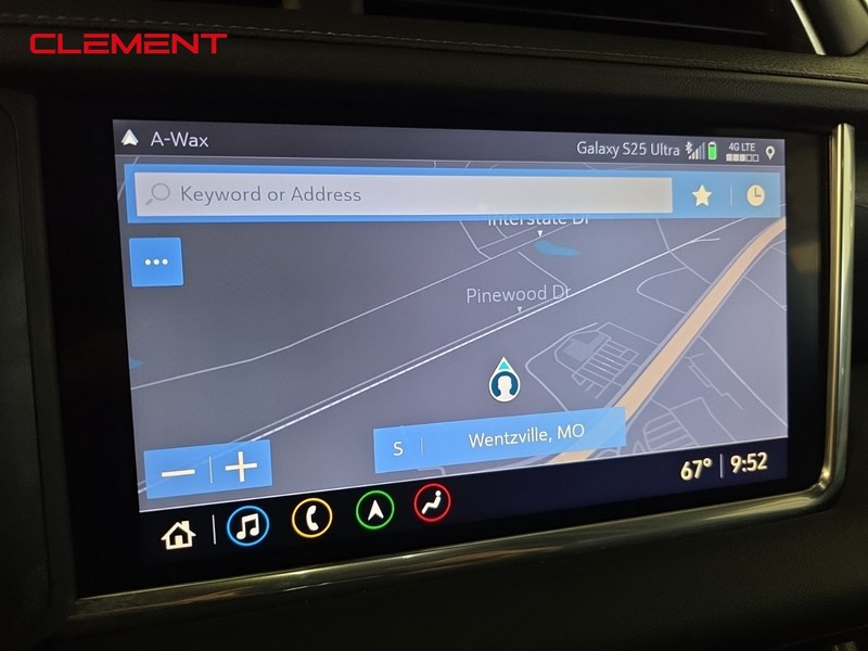 GMC Yukon Vehicle Image 16