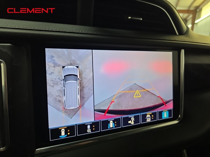 GMC Yukon Vehicle Image 17