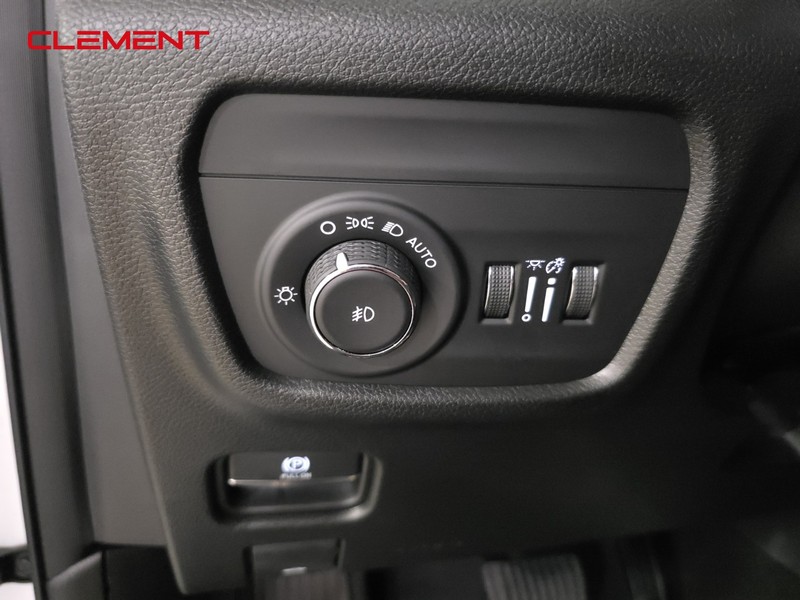 Jeep Grand Cherokee L Vehicle Image 12
