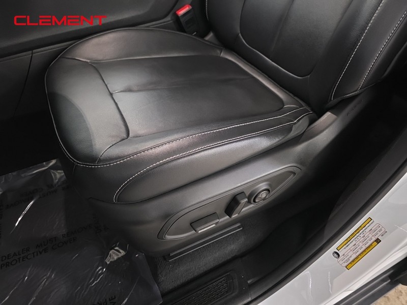 Jeep Grand Cherokee L Vehicle Image 29