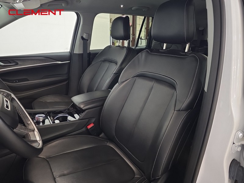 Jeep Grand Cherokee L Vehicle Image 30