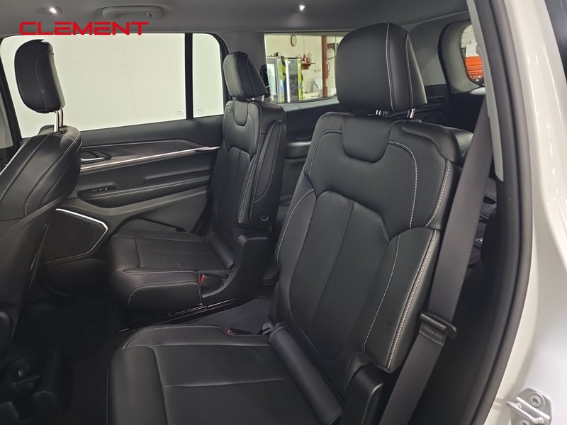 Jeep Grand Cherokee L Vehicle Image 33
