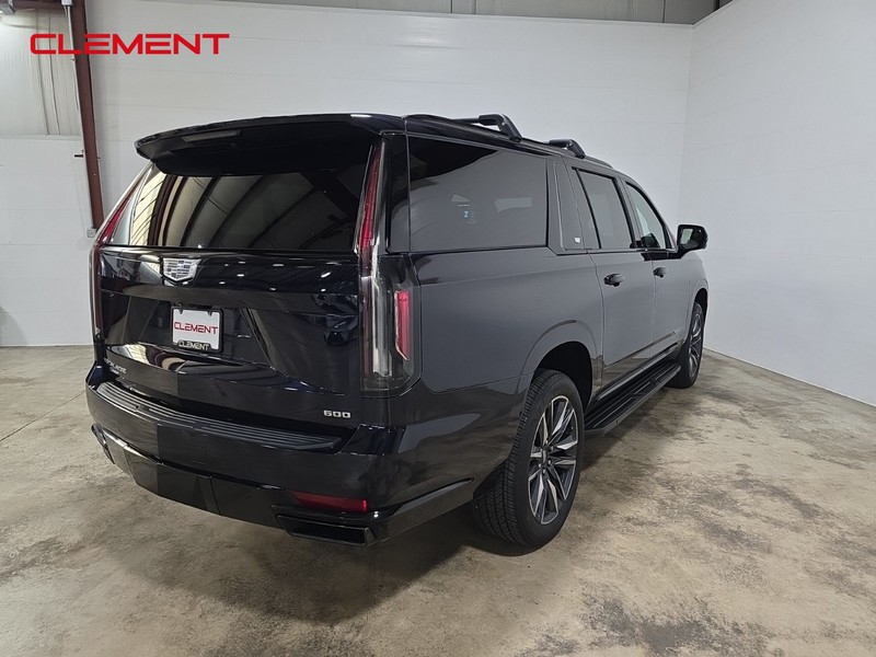 Cadillac Escalade ESV Vehicle Image 06