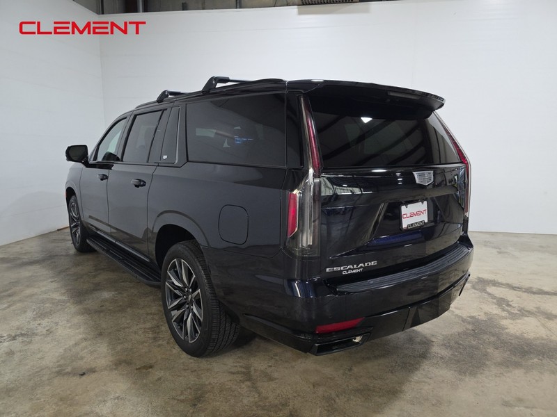 Cadillac Escalade ESV Vehicle Image 08