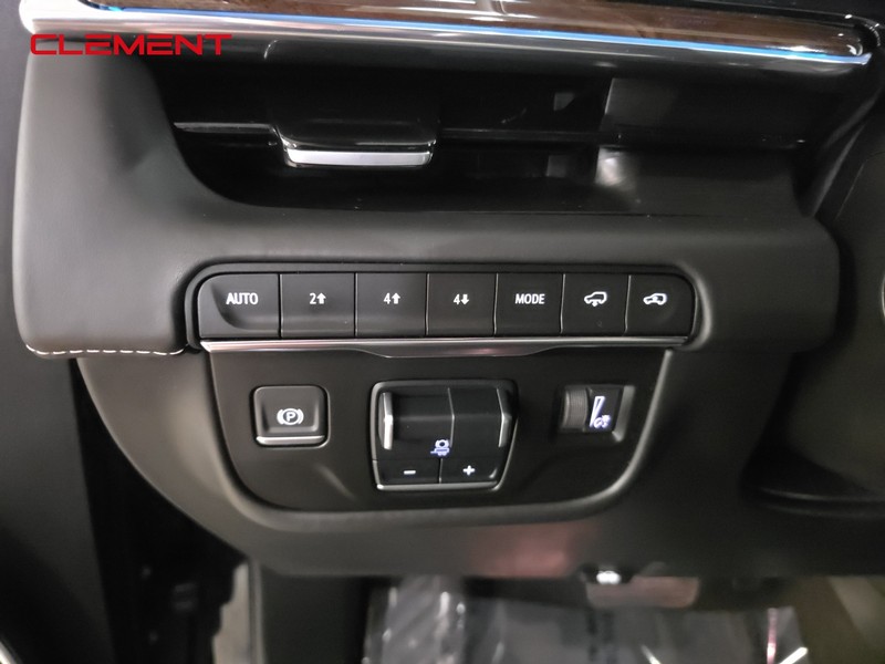 Cadillac Escalade ESV Vehicle Image 10