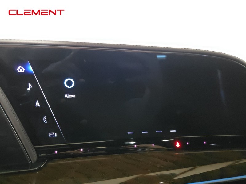 Cadillac Escalade ESV Vehicle Image 20