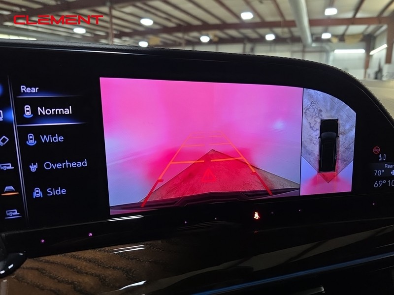 Cadillac Escalade ESV Vehicle Image 21