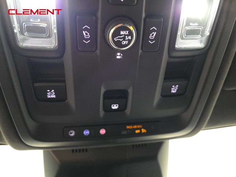 Cadillac Escalade ESV Vehicle Image 26