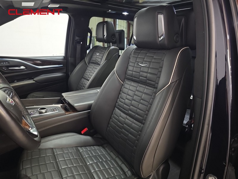 Cadillac Escalade ESV Vehicle Image 32